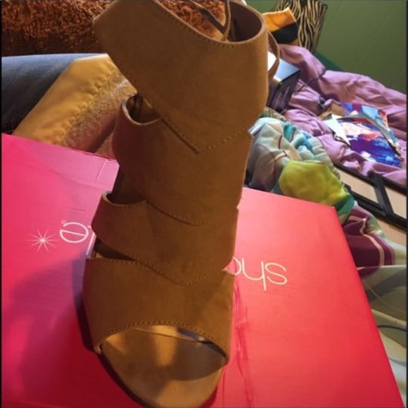 Heels - Picture 2 of 3